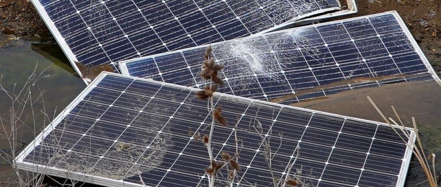vieux panneaux solaires